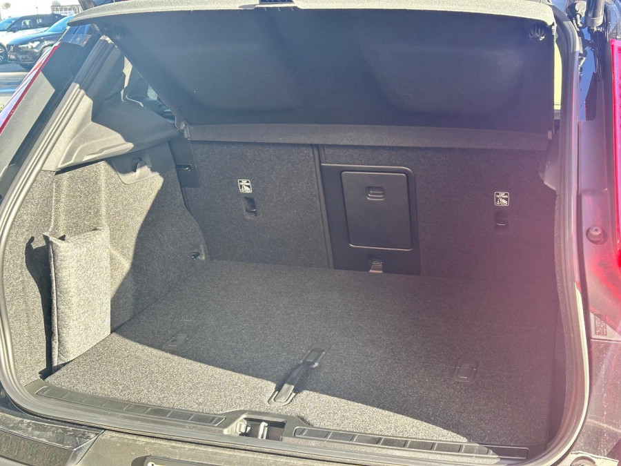 2026 Volvo XC40 XZ Ultra B4 Dark SUV Image 9