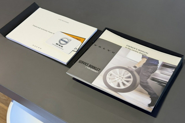 2022 Volvo XC90 L Series Recharge Plug-In Hybrid SUV Image 17