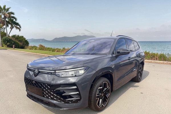 2025 MY26 Volkswagen Tayron R4 195TSI R-Line SUV Image 3