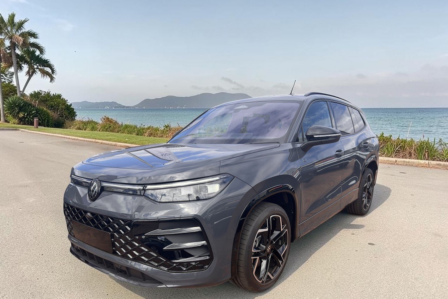 2025 MY26 Volkswagen Tayron R4 195TSI R-Line SUV Image 3