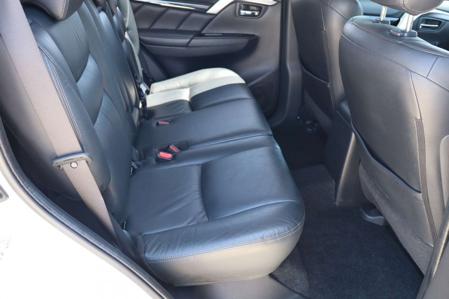 2017 Mitsubishi Pajero Sport QE Exceed SUV Image 10