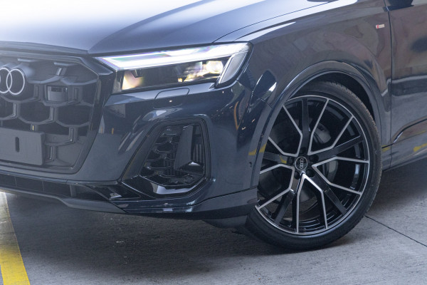 2026 MY25 Audi Q7 4M TFSI 250kW S line SUV image 4