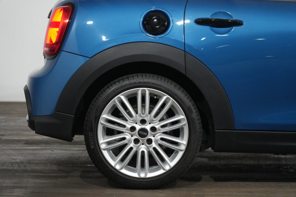 2023 MINI Cooper S Classic Hatch Image 6