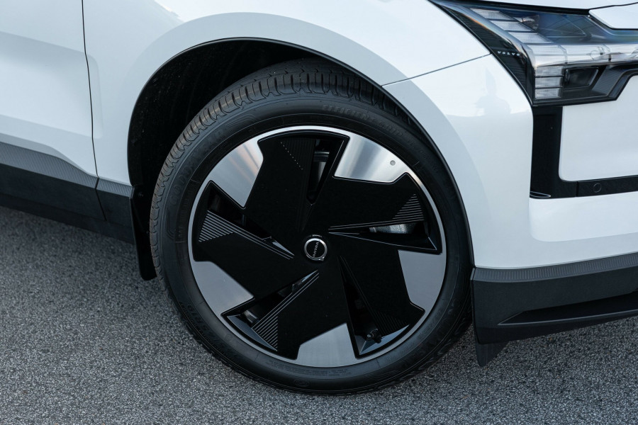 2025 MY26 Volvo EX30  Single Motor Extended Range Plus SUV Image 10