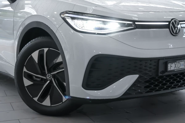 2025 Volkswagen ID. 5 E2 Pro SUV Image 6