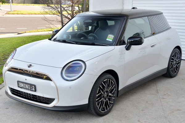 2026 MINI Cooper J01 SE Favoured Hatch image 24
