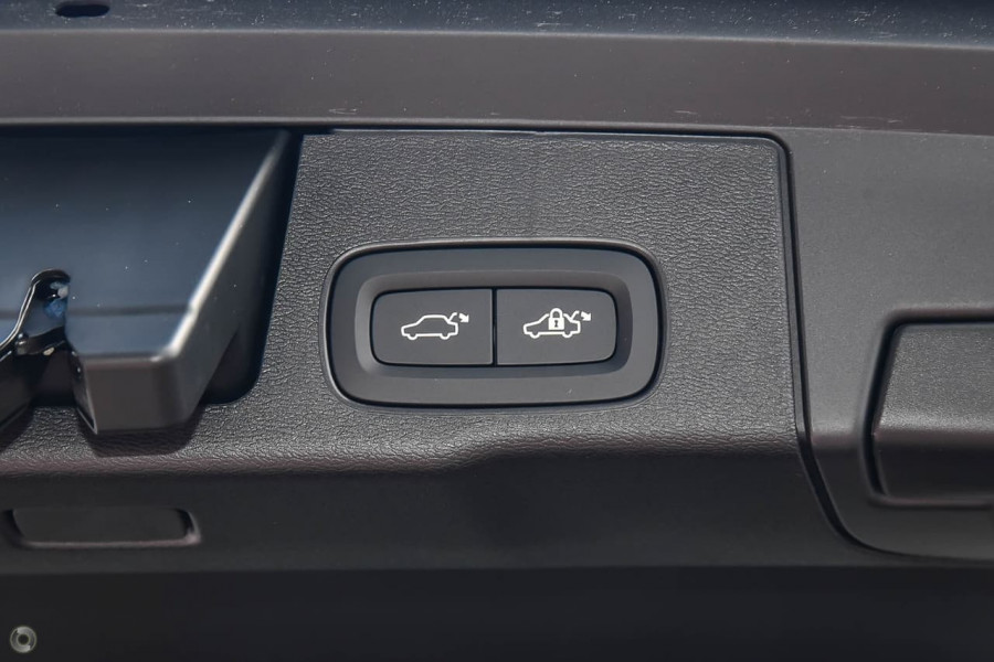 2019 MY20 Volvo XC60 UZ D4 Momentum Suv