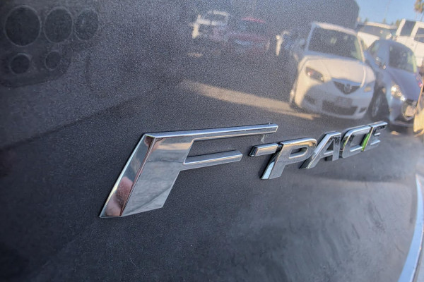 2017 MY18 Jaguar F-PACE X761 25t R-Sport SUV Image 25