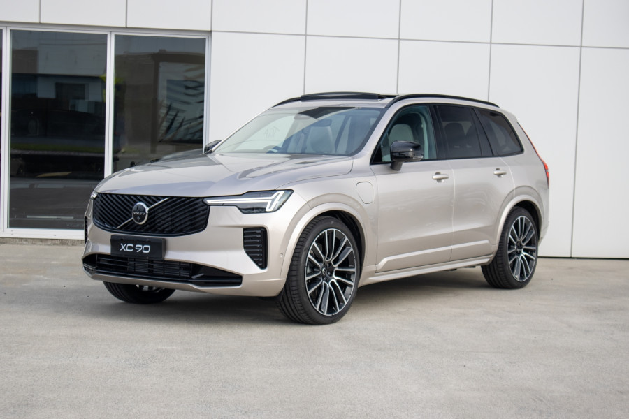 2025 Volvo XC90 T8 ULTRA PHEV Sedan Image 9