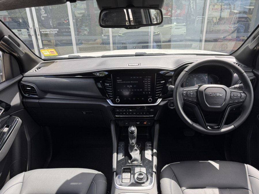 2026 Isuzu MU-X RJ LS-T SUV Image 11