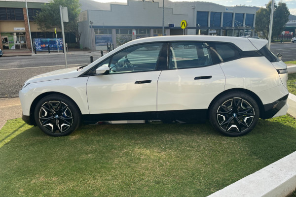 2022 BMW I20-    IX   I20 I20 xDrive40 Sport SUV
