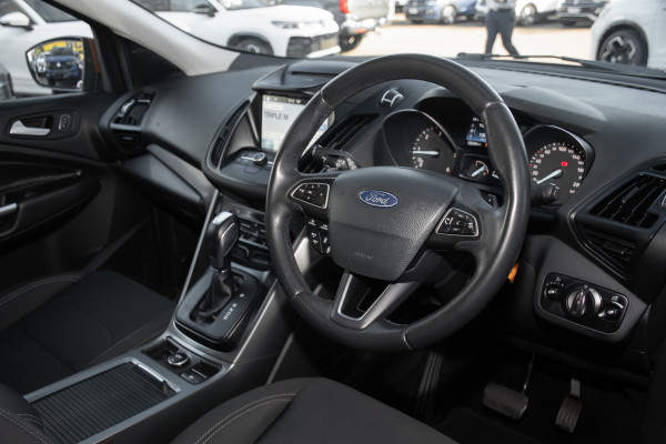 2017 Ford Escape SUV image 6