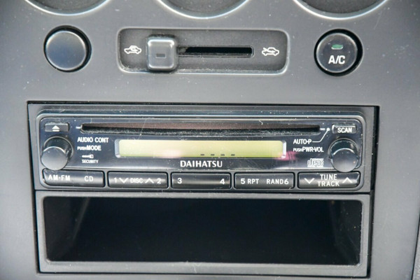 2004 Daihatsu Sirion M100RS Hatchback