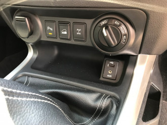 2015 Nissa Navara D23 STX Crew cab