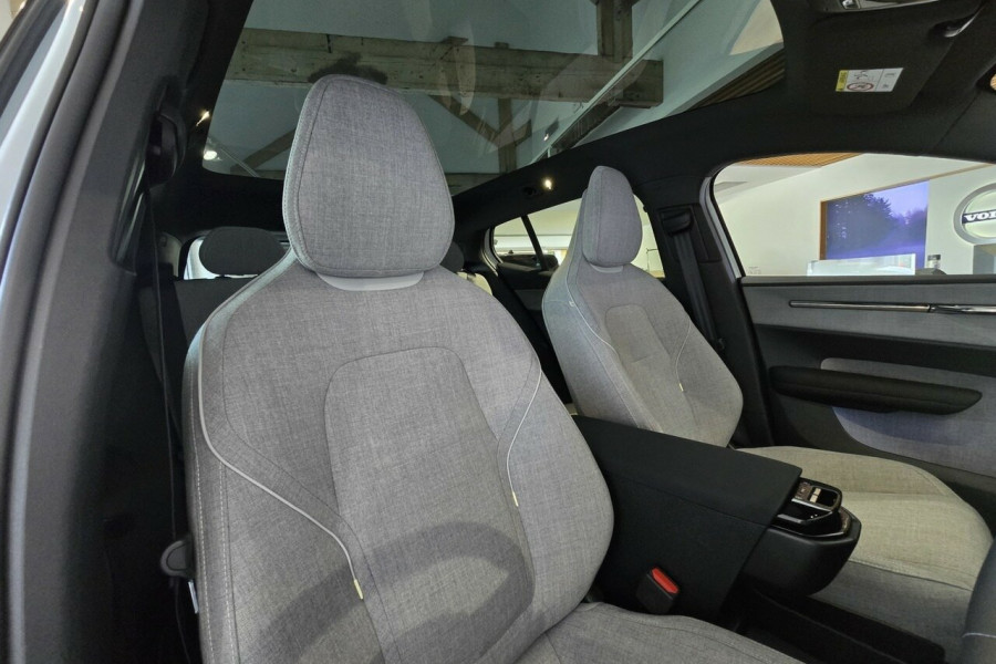 2024 Volvo EX30  Twin Motor Performance Ultra SUV Image 11