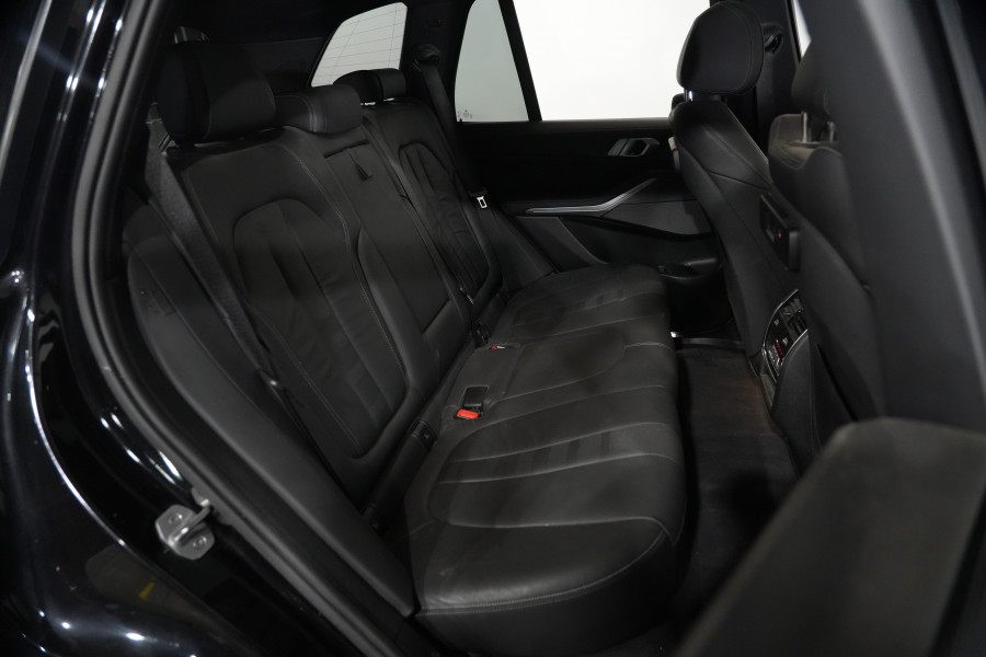 2019 BMW X5 M50d SUV Image 33