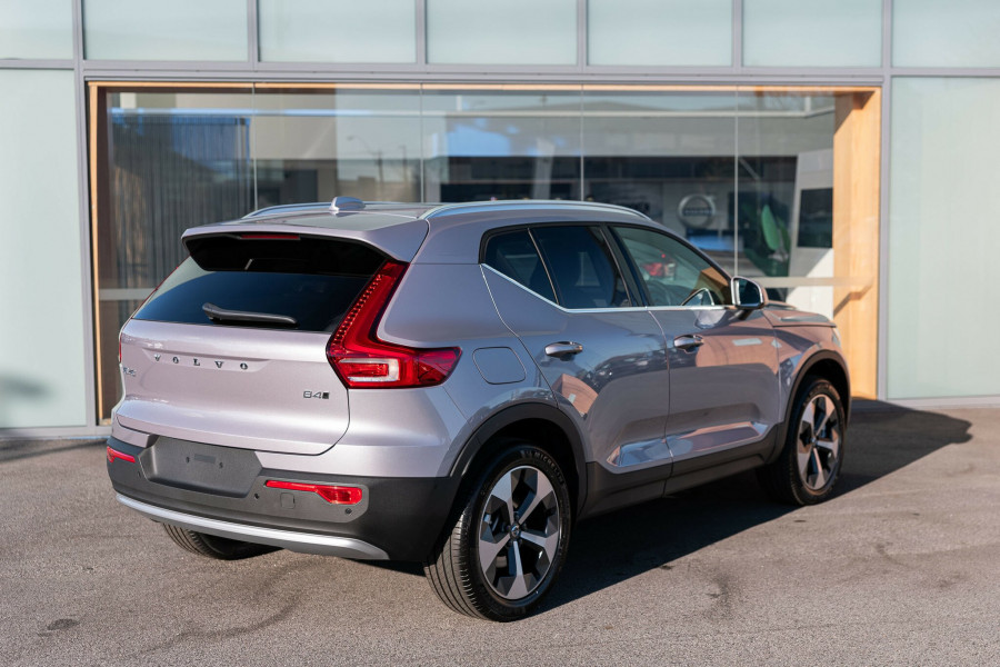 2026 Volvo XC40 XZ Ultra B4 Bright SUV Image 2