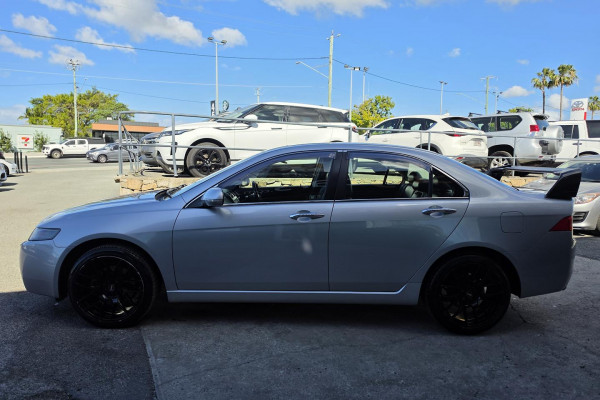 2004 Honda Accord Euro 7th Gen Luxury Sedan Image 10
