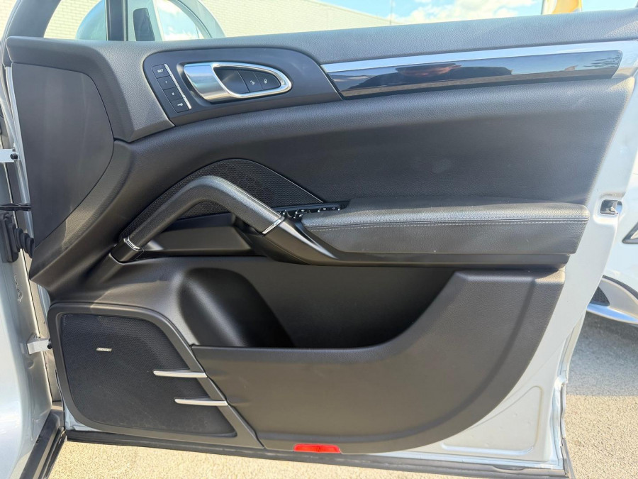 2016 MY17 Porsche Cayenne 92A Platinum Edition SUV Image 25