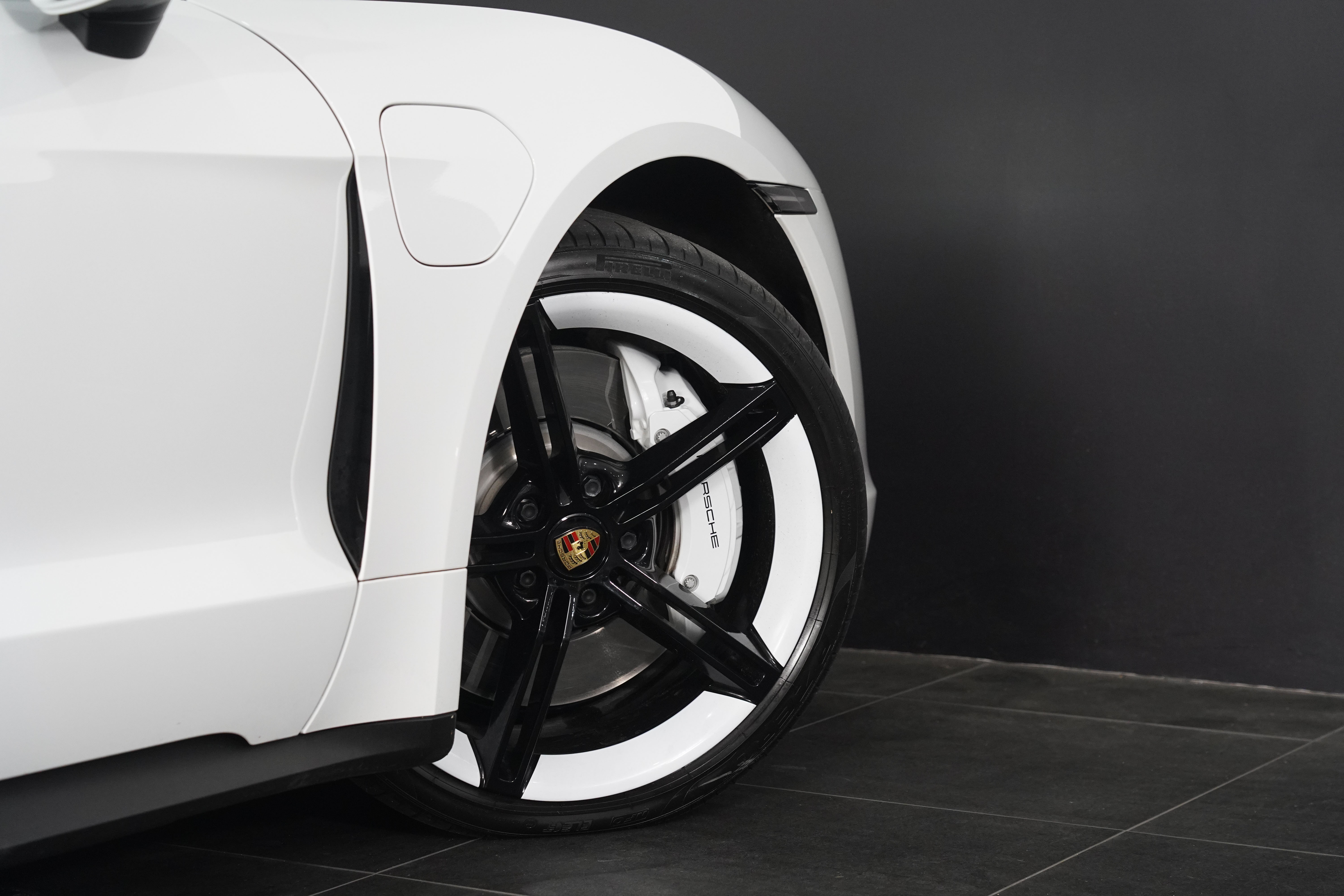 2021 Porsche Taycan 4S Coupe Image 21