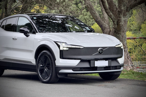 2026 Volvo EX30 Cross Country  Ultra Twin Motor Performance SUV Image 9