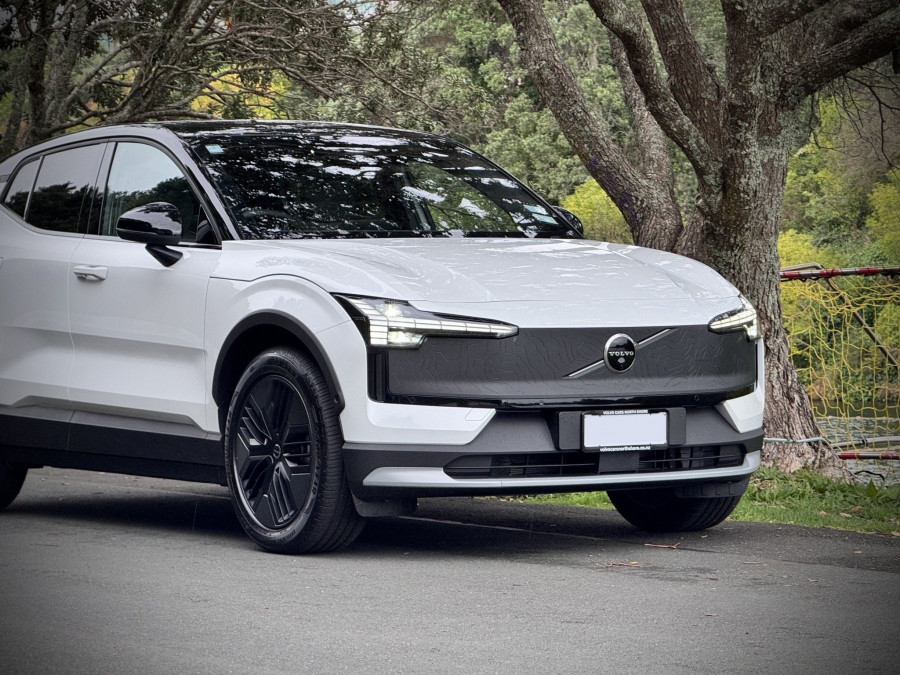 2026 Volvo EX30 Cross Country  Ultra Twin Motor Performance SUV Image 9