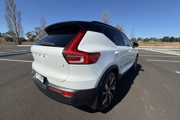 2021 MY22 Volvo XC40 XZ Recharge Pure Electric SUV Image 3