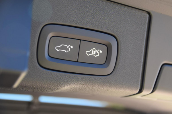 2026 Volvo XC60 UZ Ultra T8 Plug-in Hybrid Dark SUV Image 12