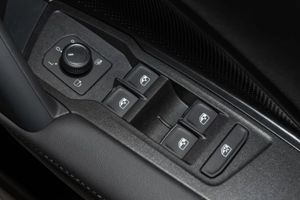 2026 Volkswagen Tiguan CT 200TSI eHybrid R-Line SUV Image 22