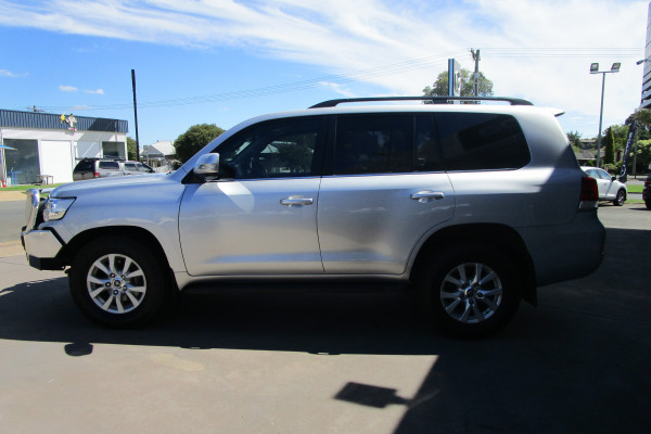 2020 Toyota LandCruiser VDJ200R VX SUV Image 4