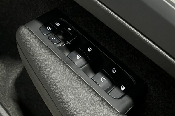 2025 Volvo XC40 XZ Plus B4 SUV Image 11