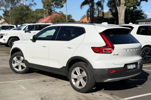2025 Volvo XC40 XZ Plus B4 SUV Image 3