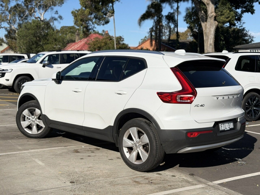 2025 Volvo XC40 XZ Plus B4 SUV Image 3