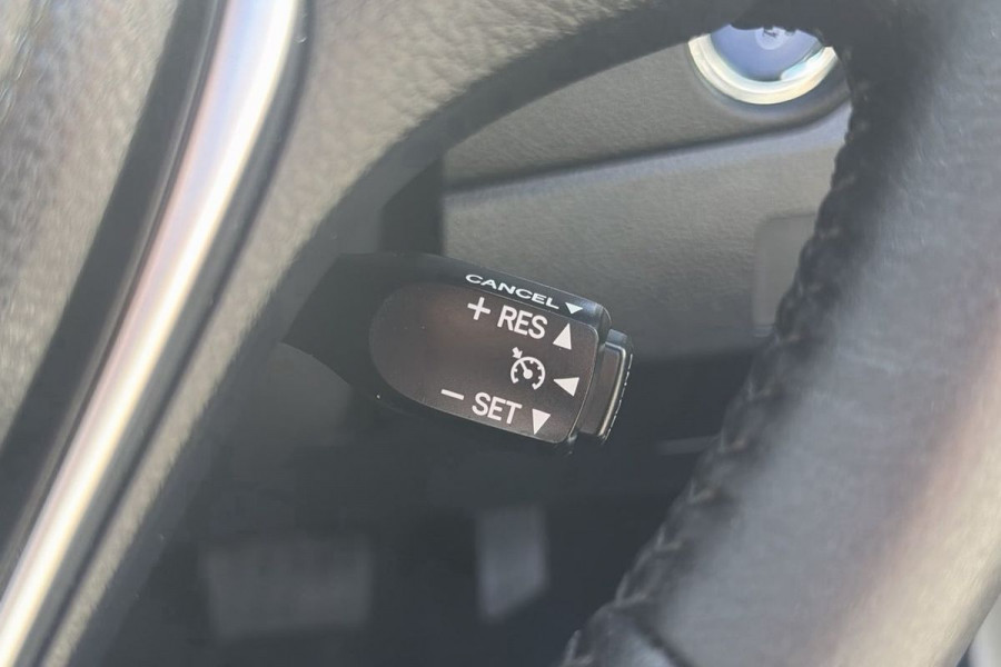 2017 Toyota Corolla ZWE186R Hybrid Hatch Image 12
