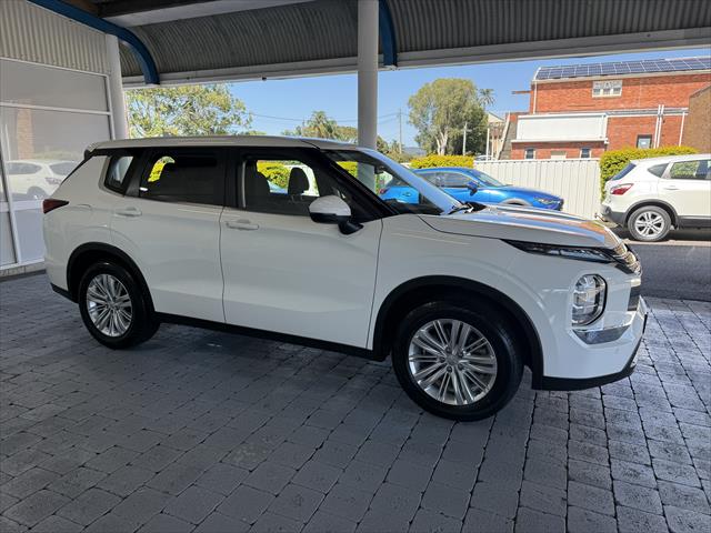 2022 MY23 Mitsubishi Outlander ZM ES SUV Image 5