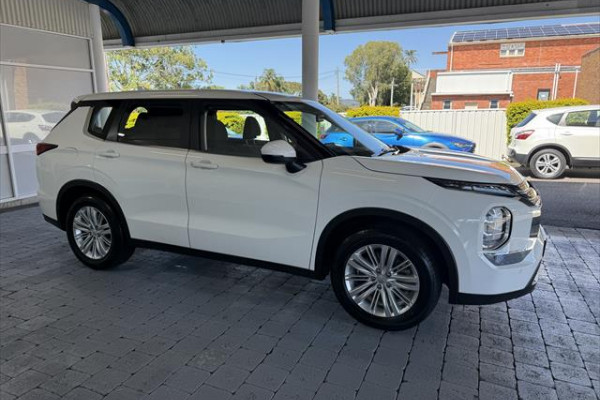 2022 MY23 Mitsubishi Outlander ZM ES SUV Image 5