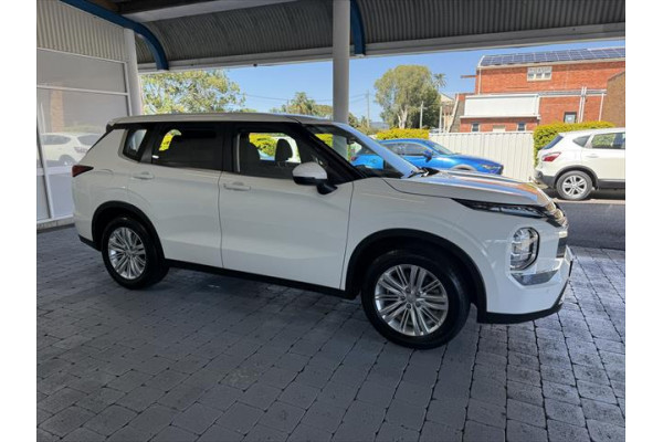 2022 MY23 Mitsubishi Outlander ZM ES SUV Image 5