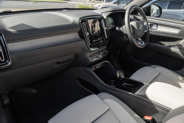 2026 MY25 Volvo EX40  Ultra Single Motor Extended Range SUV image 16