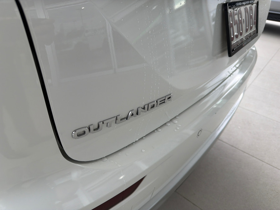 2021 MY22 Mitsubishi Outlander ZM Exceed SUV Image 27