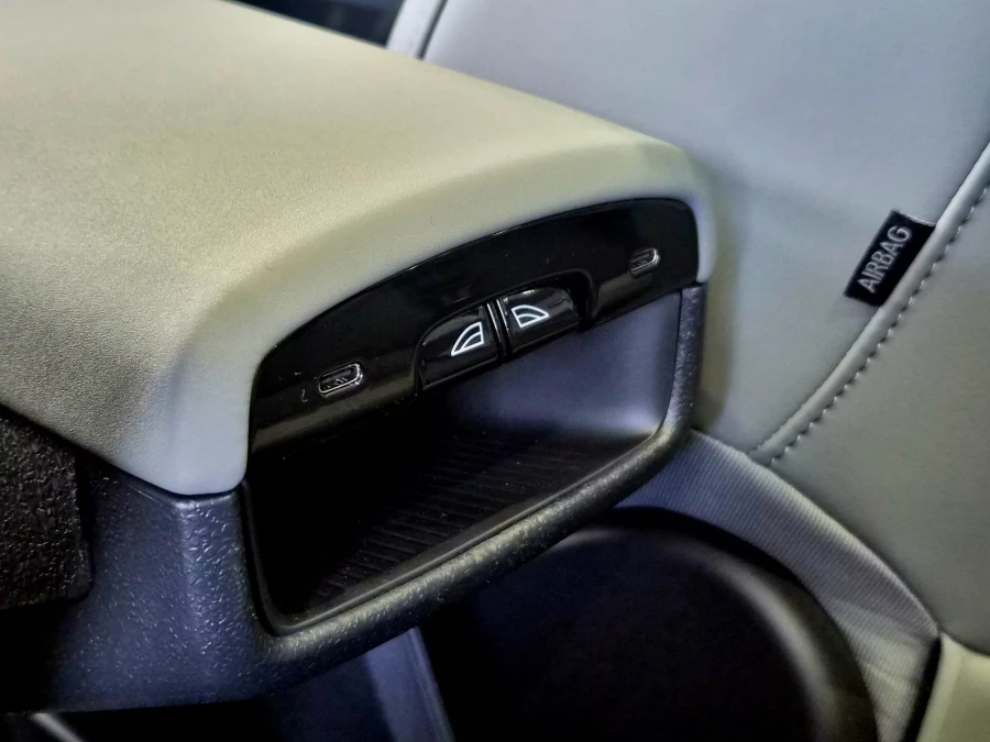 2026 Volvo EX30  Single Motor Extended Range Ultra SUV Image 17