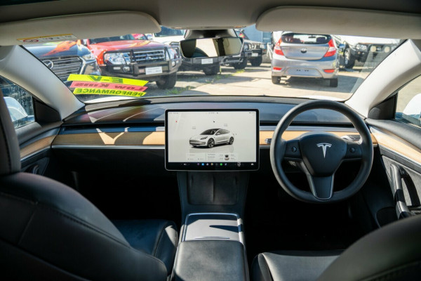 2023 Tesla Model 3  Rear-Wheel Drive Sedan Image 18