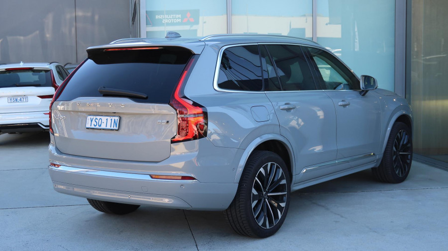 2025 Volvo XC90 L Series Ultra B5 Bright SUV Image 6
