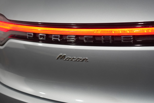 2019 Porsche Macan SUV Image 9
