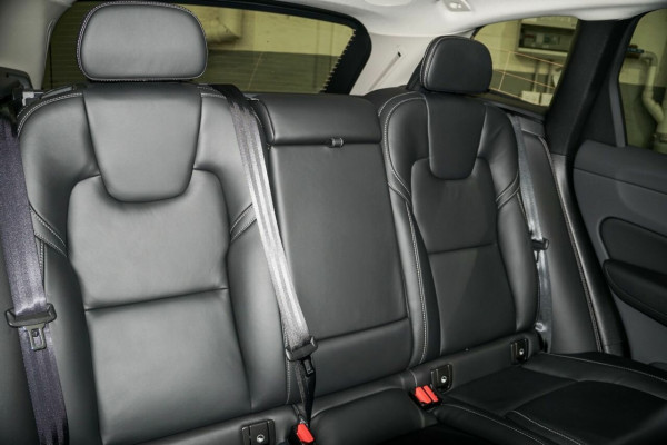 2026 Volvo XC60 UZ Ultra B5 Dark SUV Image 9