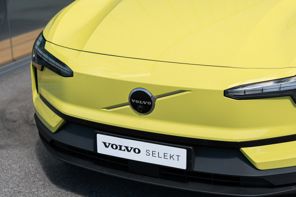 2025 Volvo EX30  Twin Motor Performance Ultra SUV Image 11