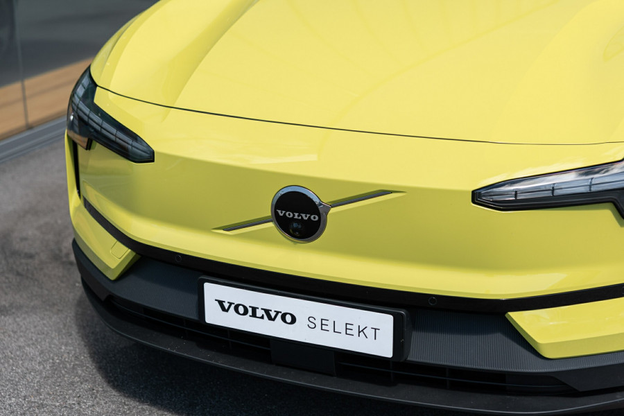 2025 Volvo EX30  Twin Motor Performance Ultra SUV Image 11