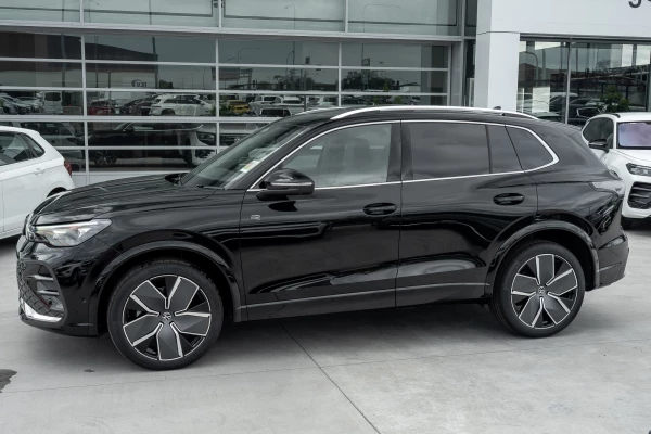 2026 Volkswagen Tiguan CT 195TSI R-Line SUV Image 3