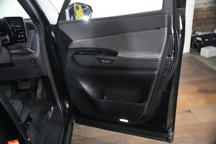 2025 Lexus LM 500h Ultra Luxury Black Trim SUV