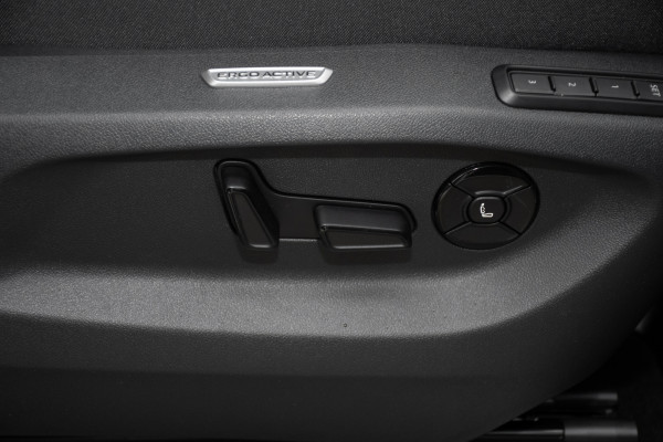 2026 Volkswagen Tayron R4 200TSI eHybrid R-Line SUV Image 22