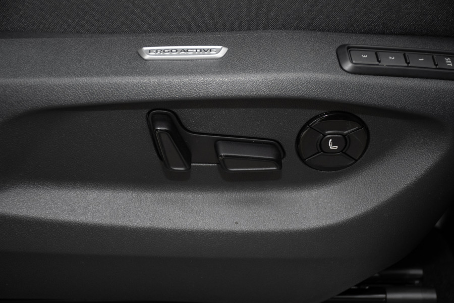 2026 Volkswagen Tayron R4 200TSI eHybrid R-Line SUV Image 22